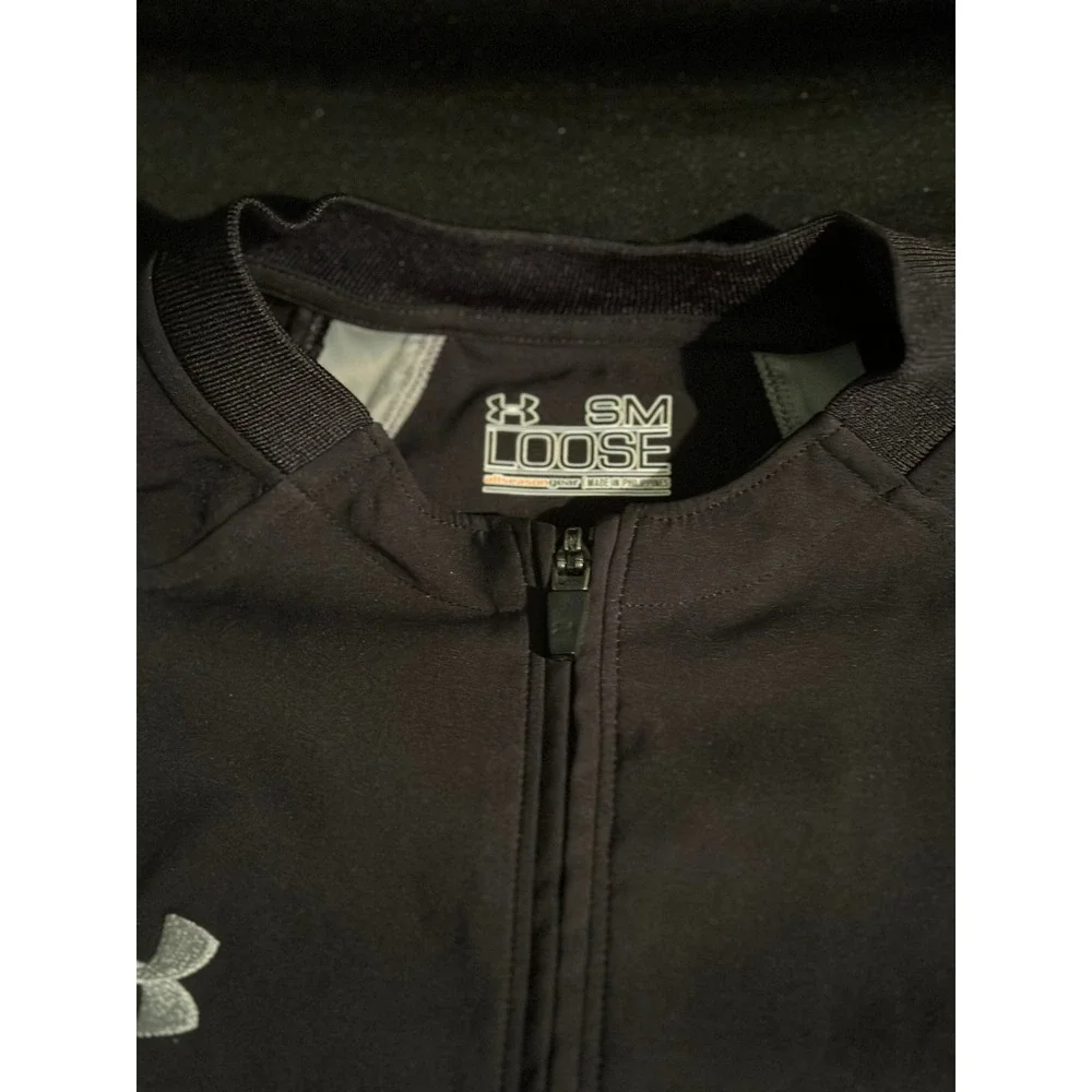 Under Armour All Season Gear Men's Small | Black 1/4 Zip Loose‎ Fit Shirt